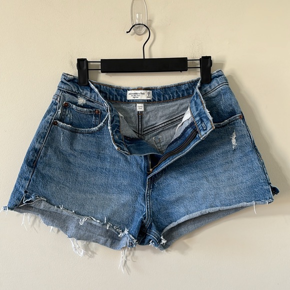 Abercrombie & Fitch Curve Love The Mom Short High Rise Denim Jean Short Size 29 - Picture 3 of 6